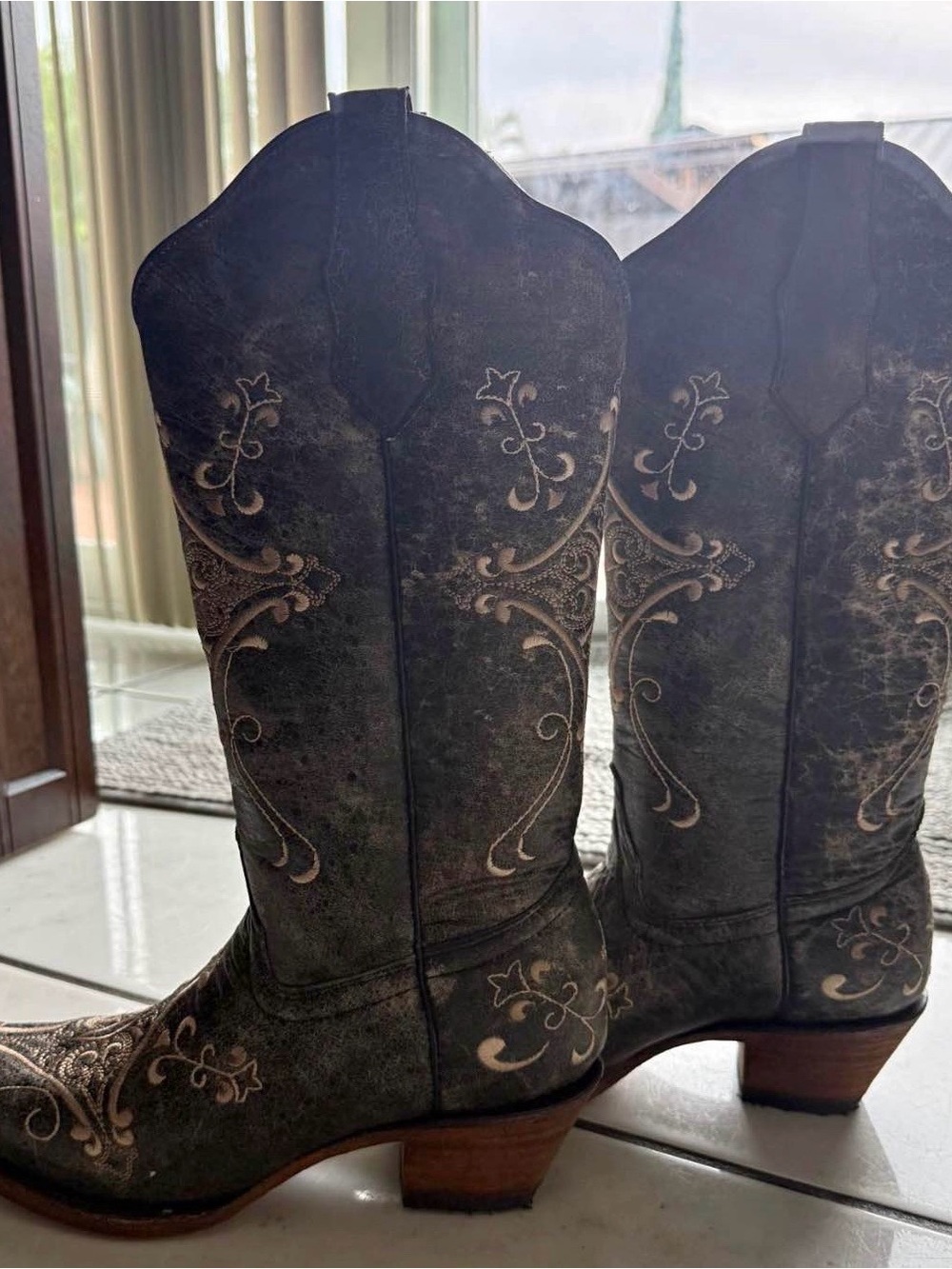 Circle G Distressed Gray Embroidered Western Heeled Boots